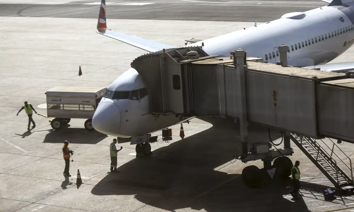 Câmara aprova projeto que obriga companhias aéreas a dar assistência em acidentes