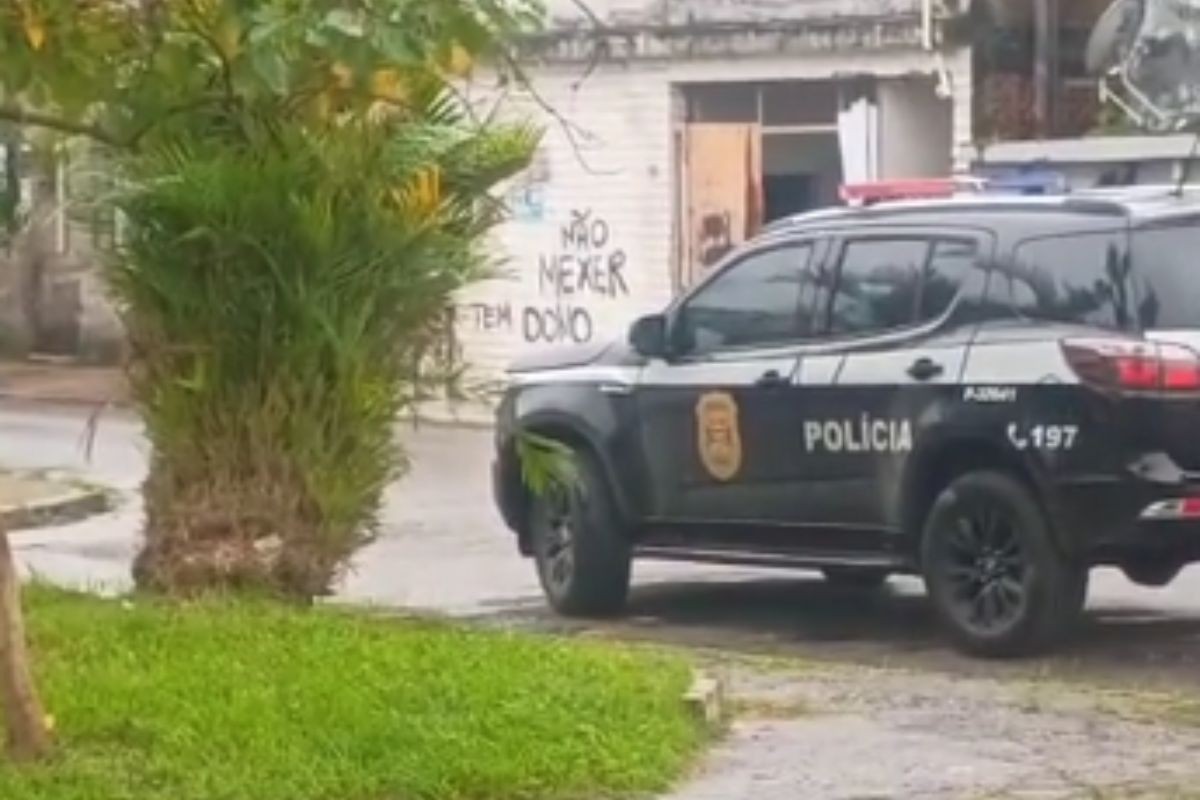 Corpo é encontrado em casa abandonada após vizinhos ouvirem gritos