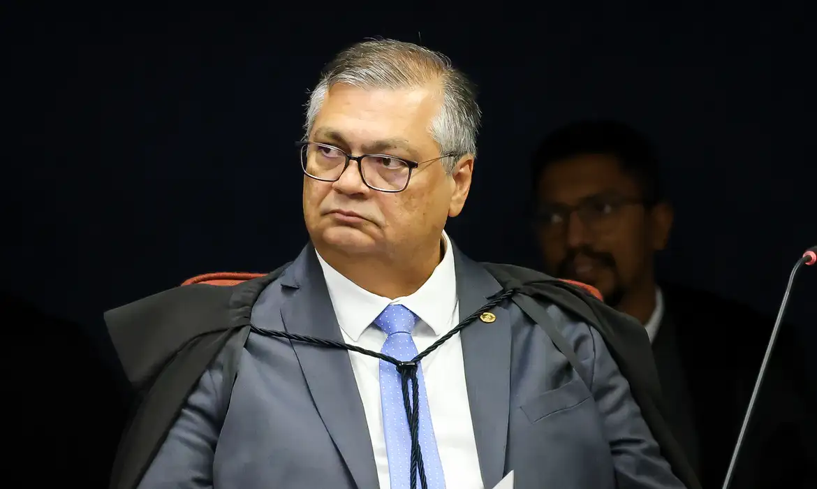 Dino proíbe saque em dinheiro de recursos de emendas parlamentares 