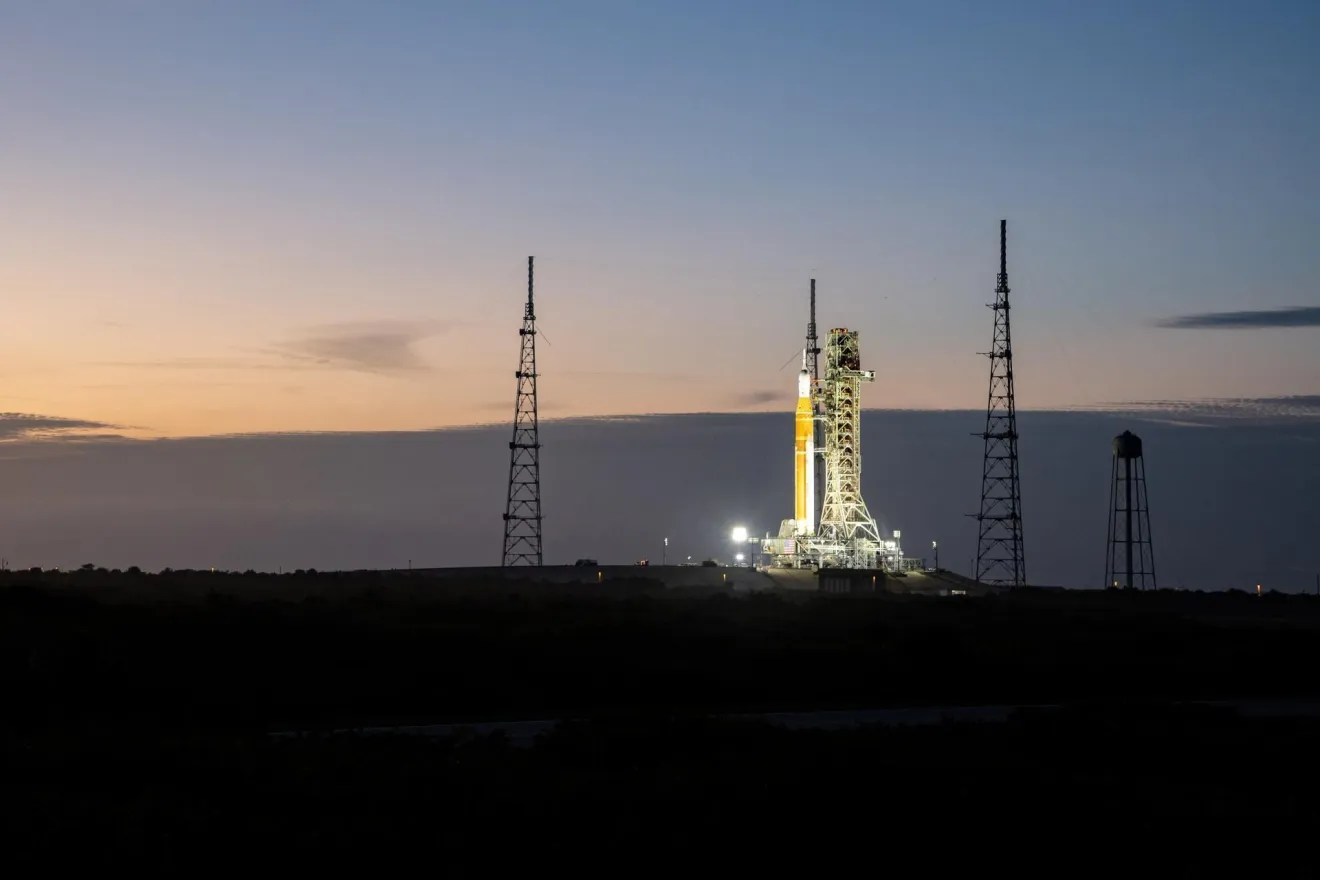 Em corrida espacial com a China, EUA voltam ao mandar astronautas para a Lua