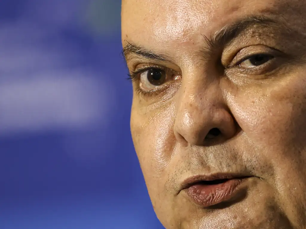 Ibaneis deixa governo para disputar Senado em meio a crise do BRB e caso Master