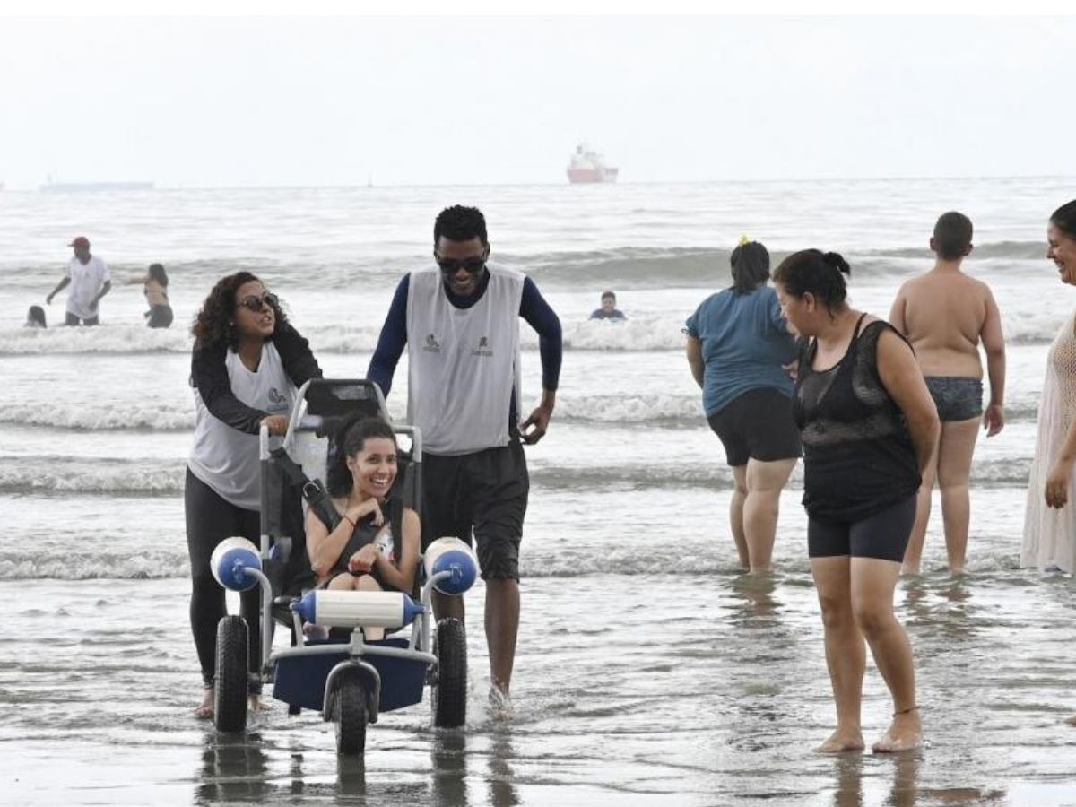 Lei garante acessibilidade permanente nas praias de Santos para pessoas com deficiência