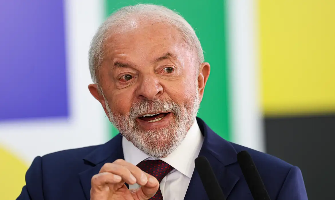 Lula diz que PEC da Segurança combate crime, agradece aprovação e pede análise do Senado
