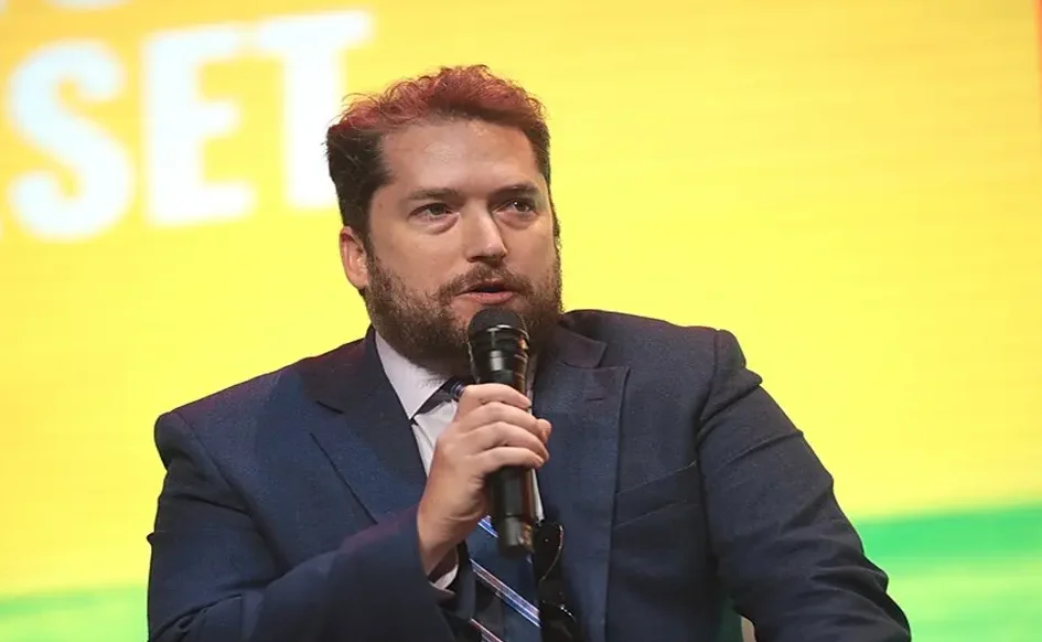 Moraes volta atrás e nega visita de conselheiro de Donald Trump a Bolsonaro