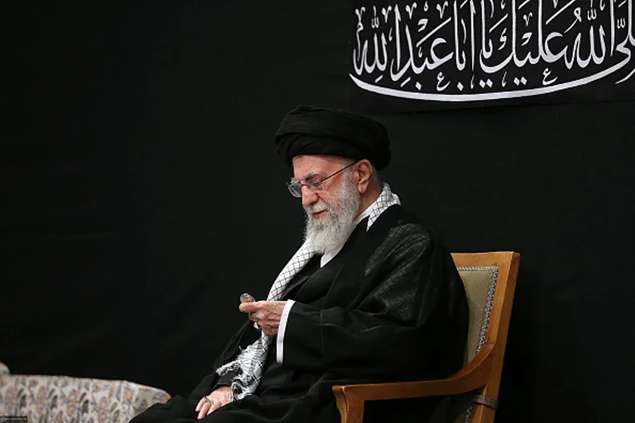 Quem era Ali Khamenei, o implacável líder supremo do Irã
