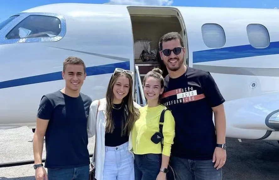 Renda declarada de pastor que voou com Nikolas vira alvo na CPMI