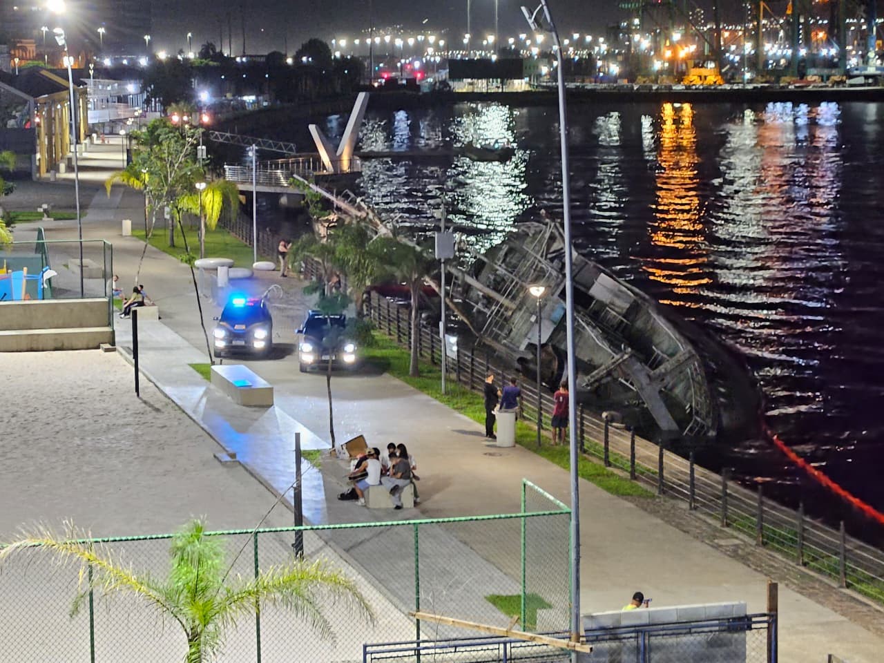 Saiba o que acontecerá com o navio que tombou no Porto de Santos