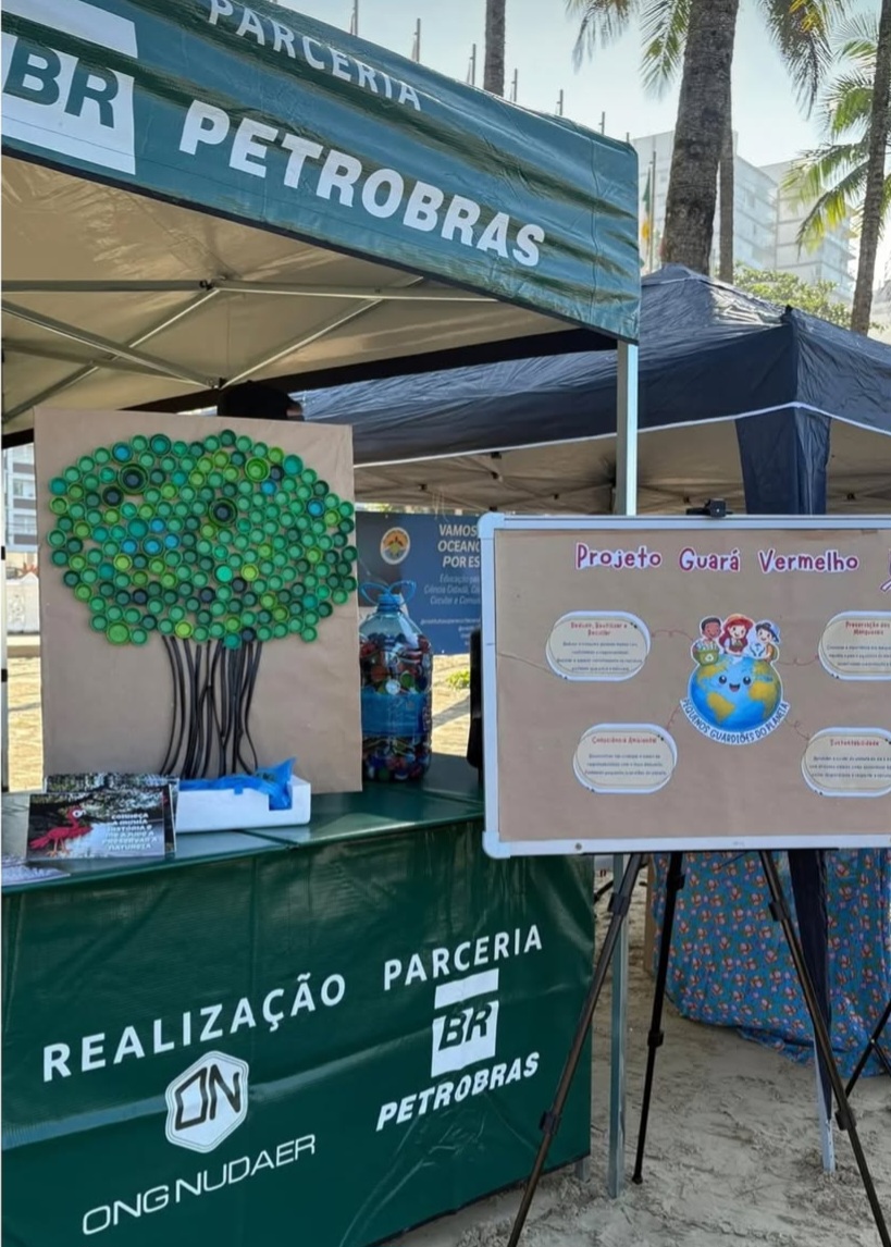 Mutirão de limpeza mobiliza voluntários na Praia do Gonzaga e reforça conscientização ambiental em Santos