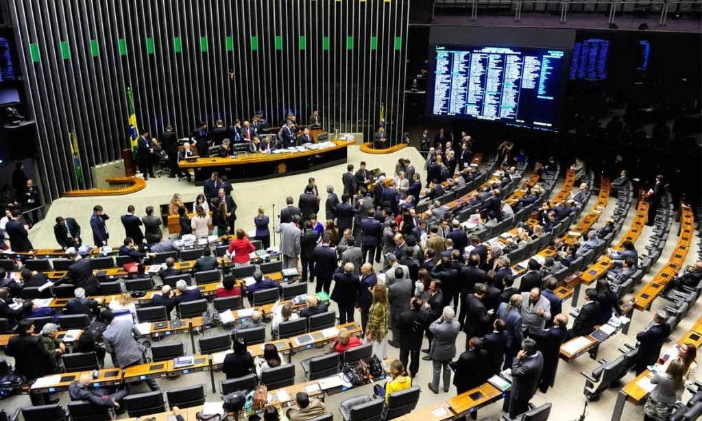 Centrão e direita devem favorecer criminosos ao derrubar veto da dosimetria