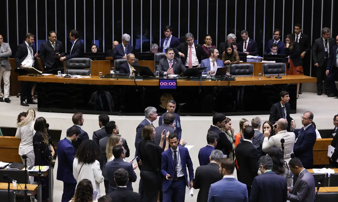Pautas-bomba em análise no Congresso podem gerar impacto superior a R$ 2 trilhões nas contas públicas