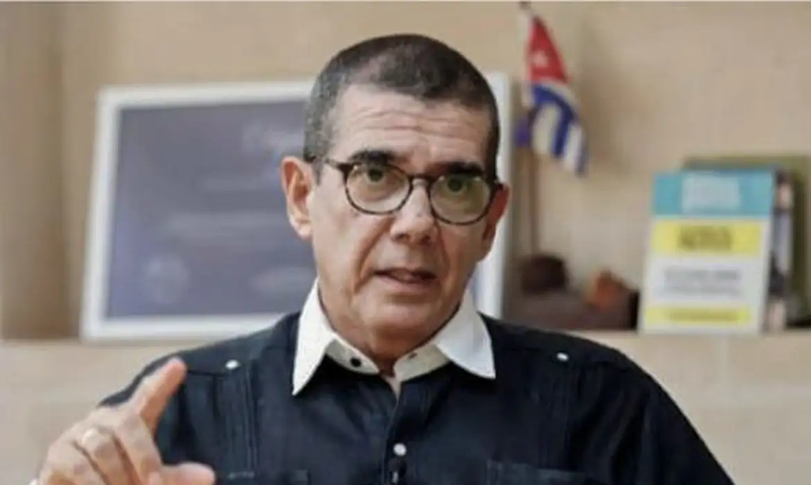 Cuba estuda movimentação militar dos EUA diante de ameaças de Donald Trump