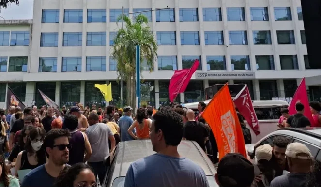 Funcionários da USP fazem paralisação contra proposta de gratificação a professores