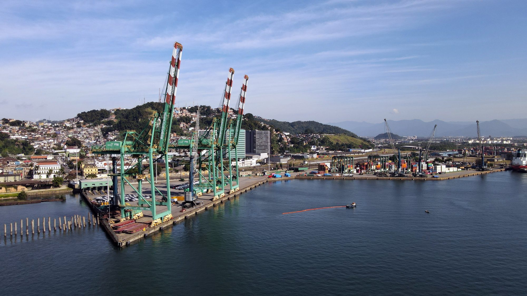 Governo pede suspensão de licitação de megaterminal no Porto de Santos