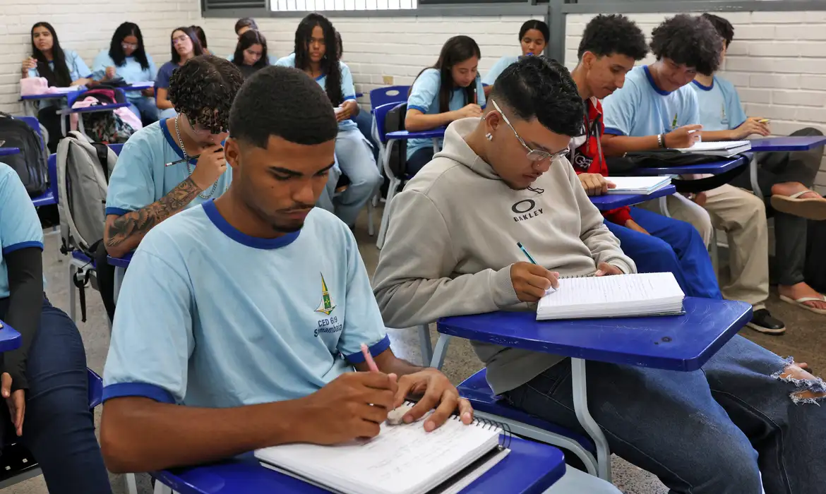 Governo quer Enem obrigatório para avaliar educação básica, mas ainda não tem modelo fechado