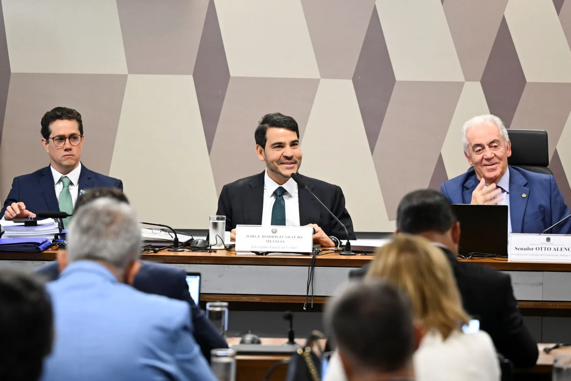 Messias diz ser contra o aborto e que só pediu prisões no 8 de Janeiro por dever do cargo