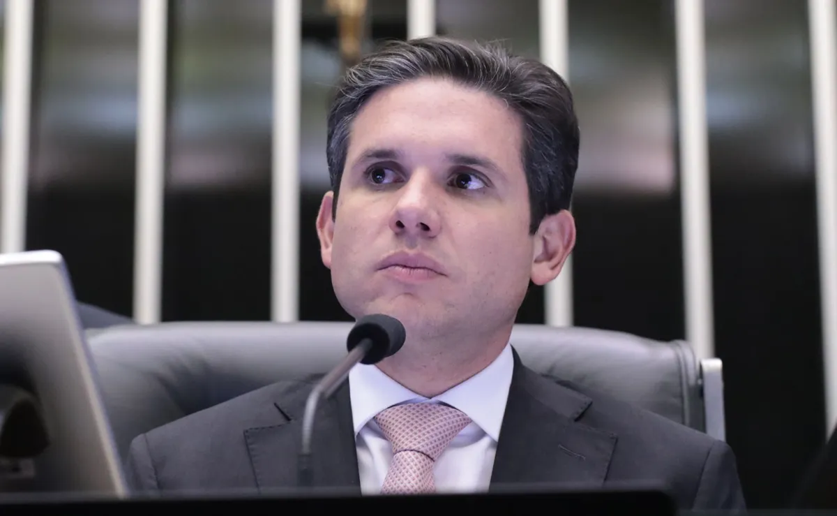 Renan Calheiros: emenda de Hugo Motta foi proposta para beneficiar Henrique Vorcaro