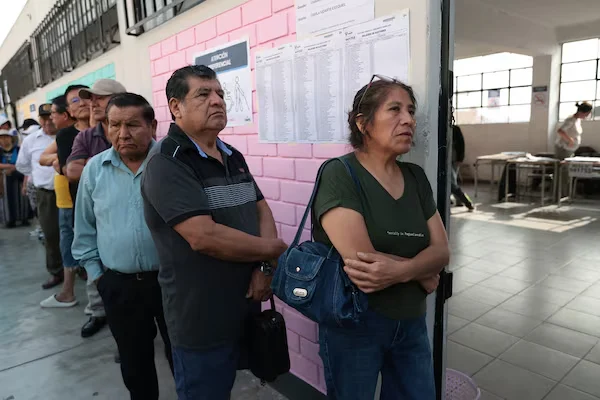Peru prorroga votação presidencial após falhas na distribuição de cédulas