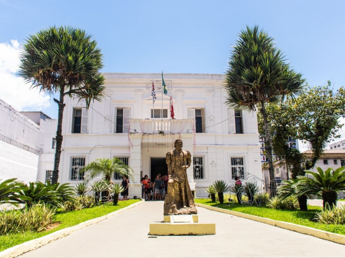 São Vicente conta com 59 vagas abertas para concursos públicos; veja