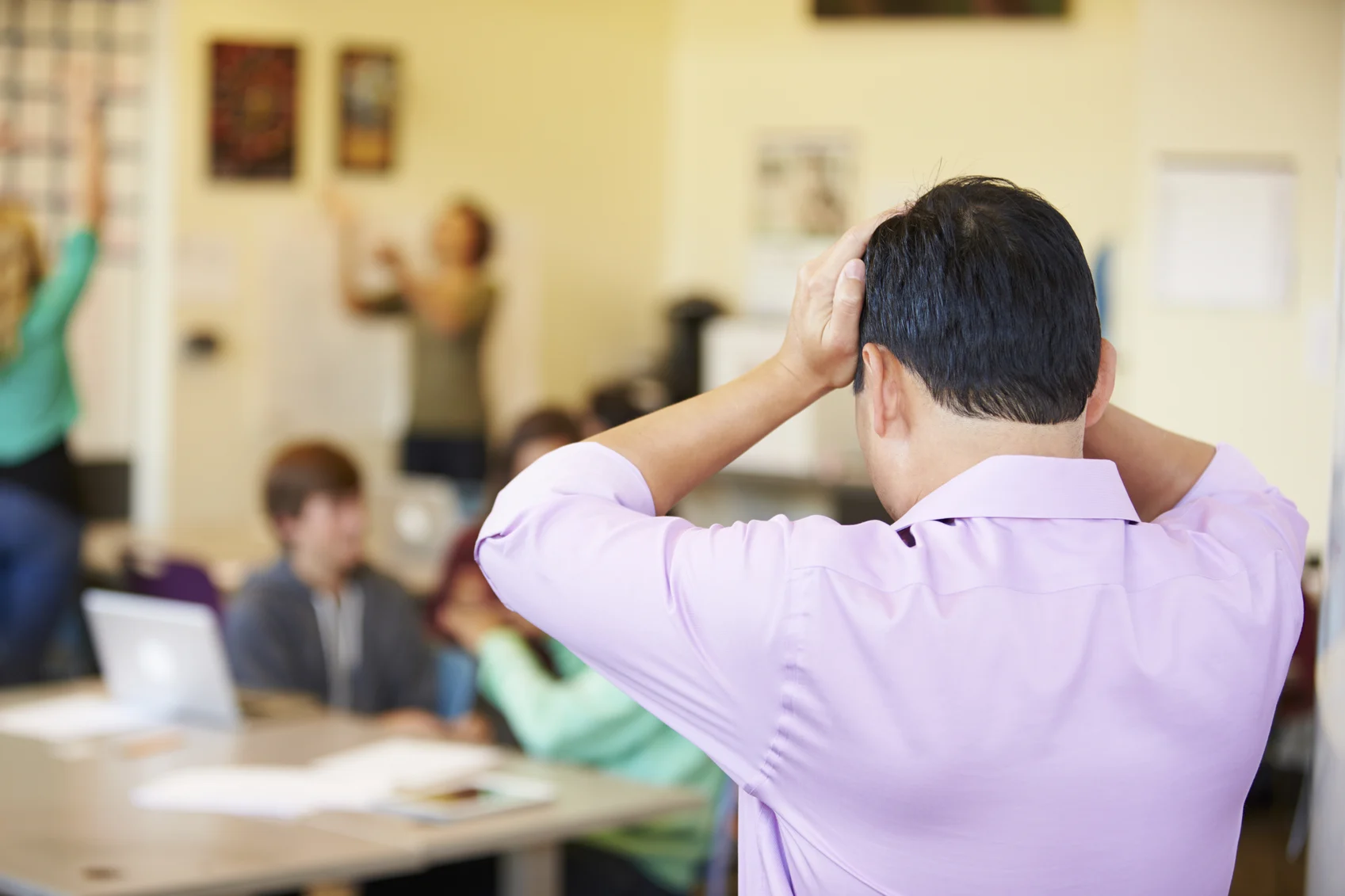 A sala de aula virou conteúdo e o professor é o alvo