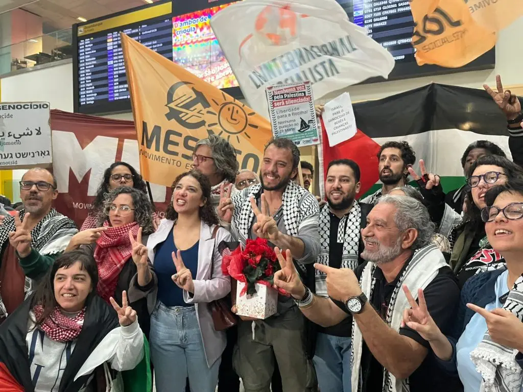 Ativista Thiago Ávila chega a São Paulo após ser deportado de Israel