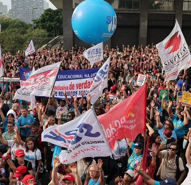 Educadores rejeitam proposta de Nunes, ato em SP