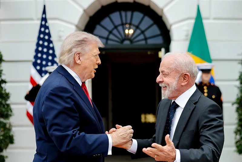 Brasil vê acordo distante e Lula viaja sem previsão de reunião com Trump