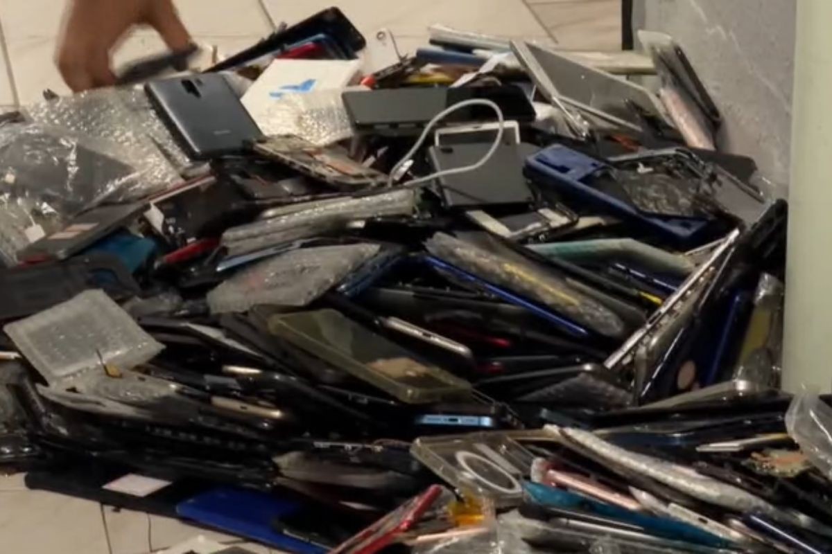Mais de 8 mil celulares são apreendidos em operação da polícia em SP