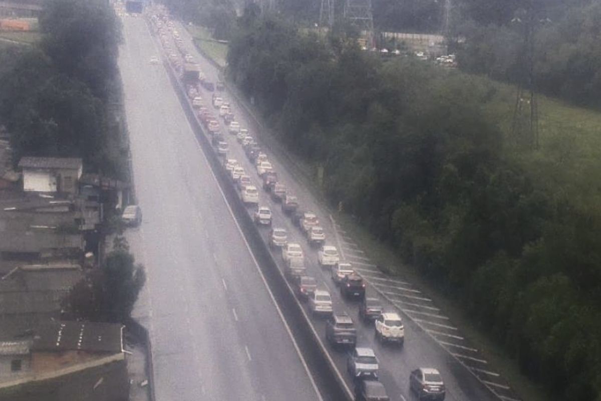 Motoristas encaram lentidão no retorno a SP após feriado prolongado