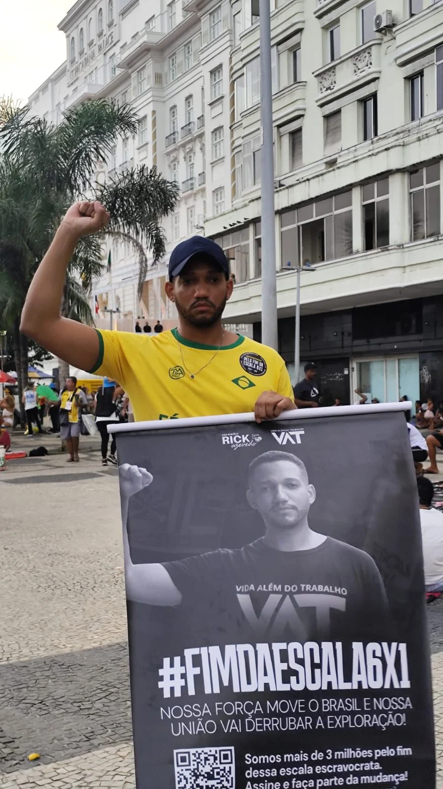 PMs agridem vereador Rick Azevedo após panfletagem contra escala 6×1 no show da Shakira