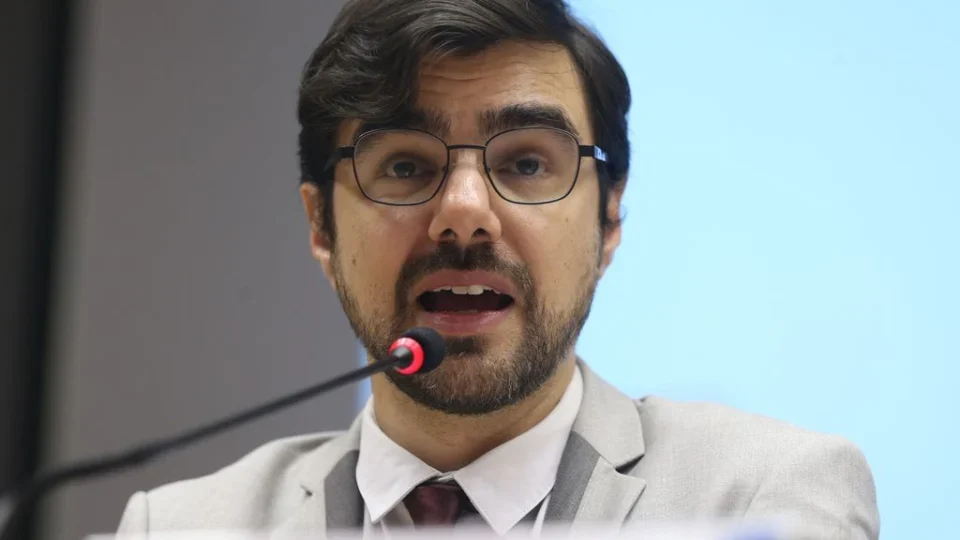 Receita do petróleo pode melhorar resultado fiscal em 2026, diz Guilherme Mello