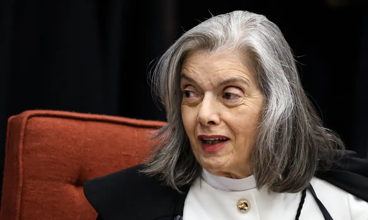 Livro organizado por Cármen Lúcia conta a história da democracia brasileira