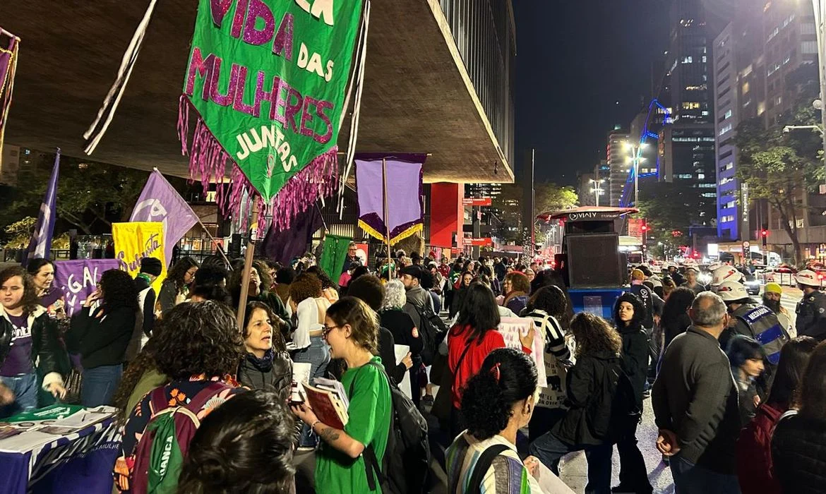 Ato em SP pede manutenção de norma sobre aborto em casos de estupro