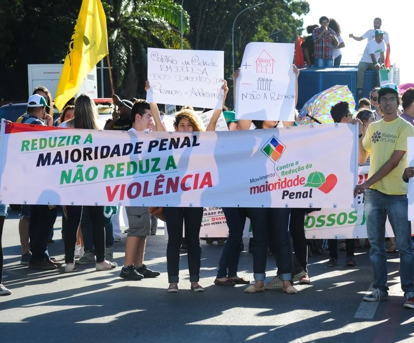 Câmara adia análise da PEC da redução da maioridade penal