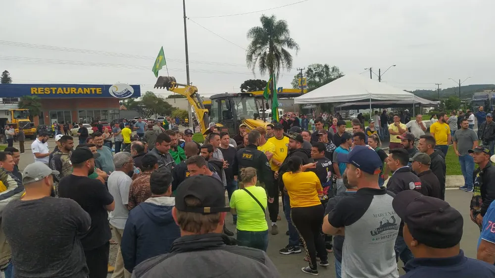 Câmara aprova anistia a caminhoneiros derrota de Bolsonaro