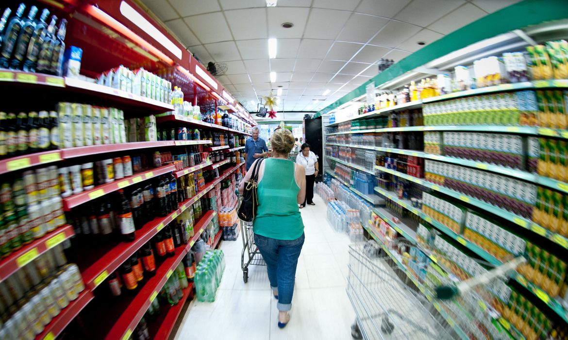 Cesta básica sobe em todas as capitais em abril