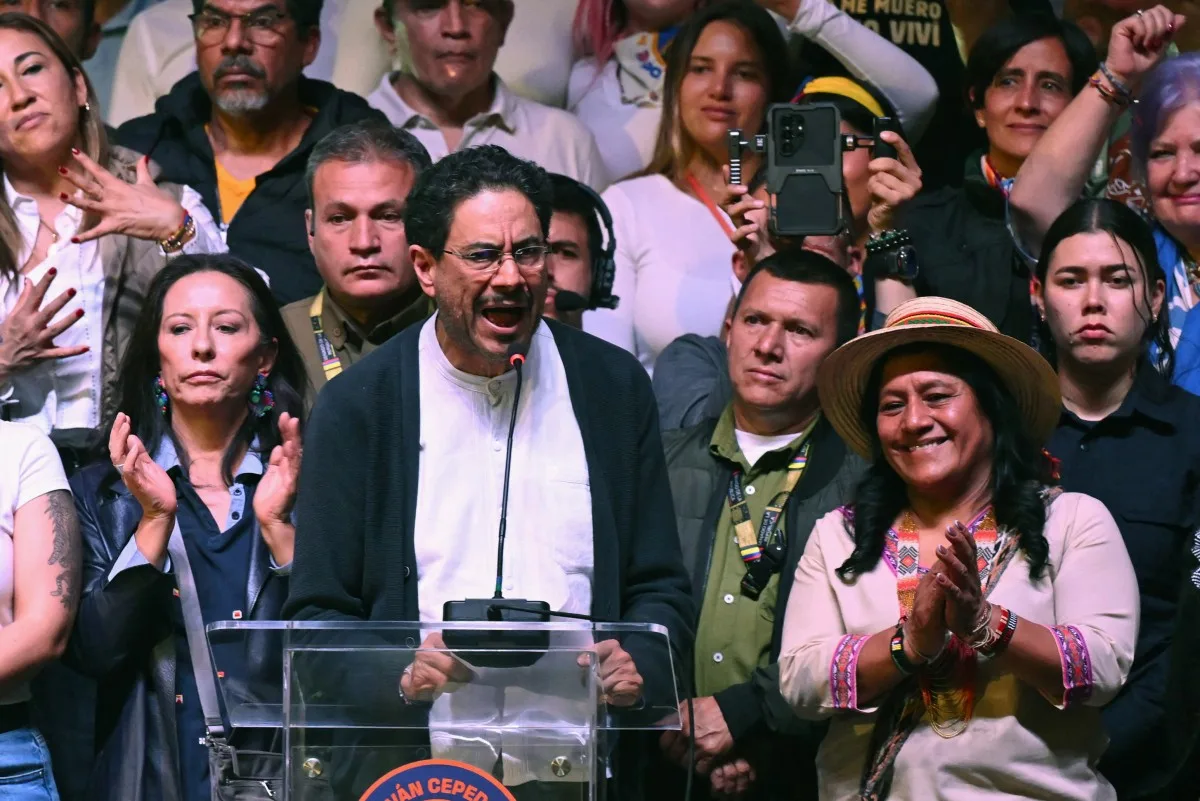 Colômbia inicia a apuração oficial das eleições; Cepeda contesta 33 mil urnas