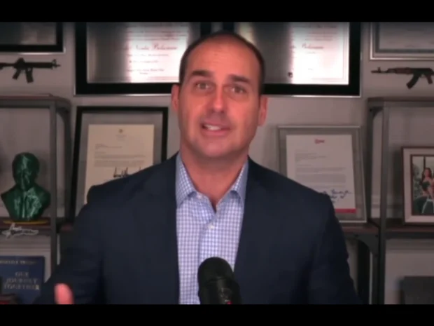 Eduardo Bolsonaro admite querer trocar Pix por sistema de pagamentos dos EUA