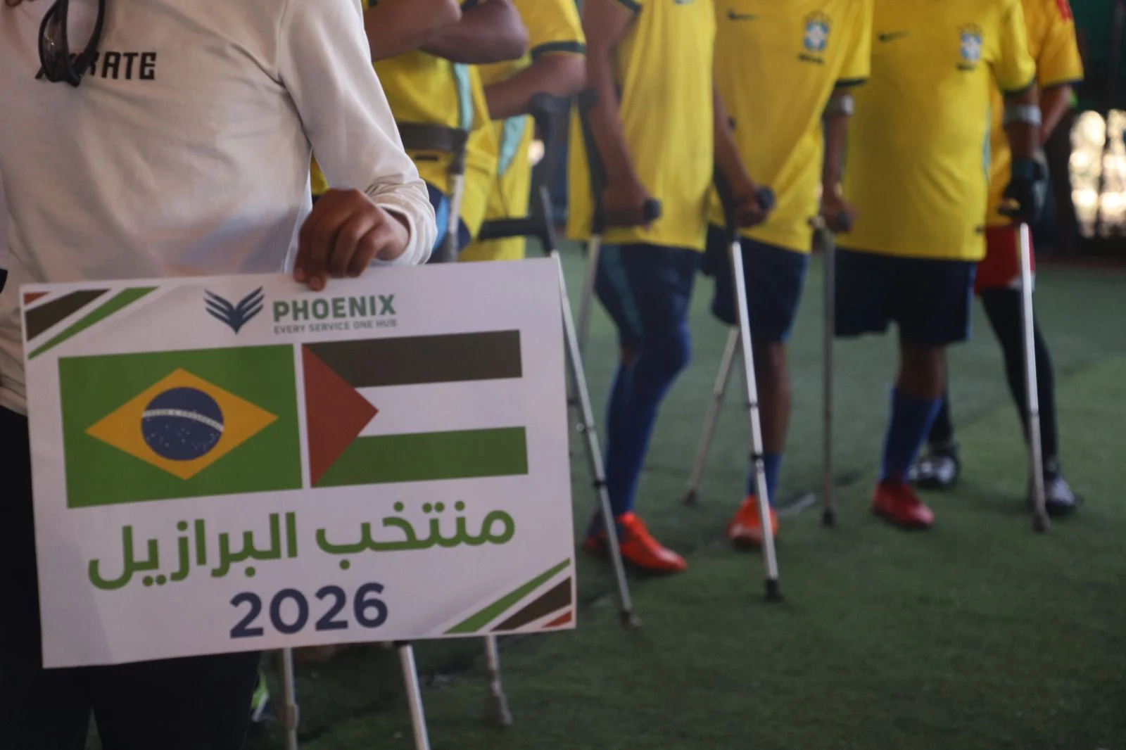 Em Gaza, vítimas vestem a camisa do Brasil para voltar a sonhar