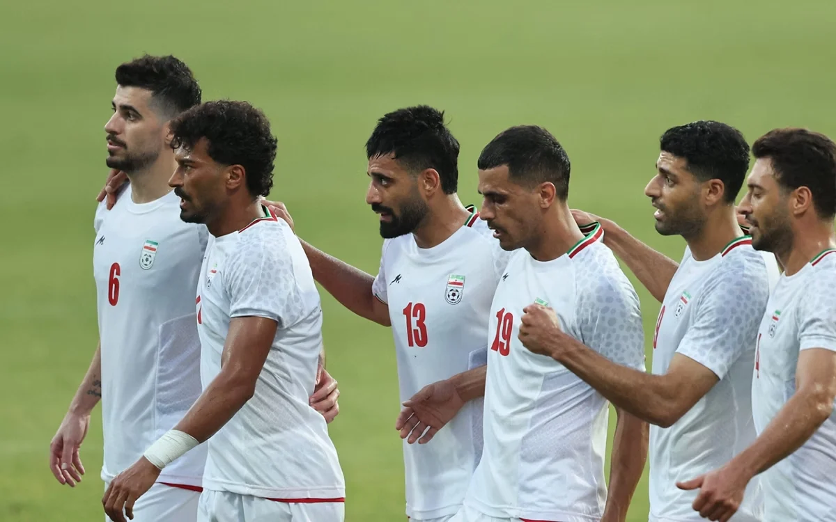 Em carta deixada em vestiário, seleção iraniana pede paz entre nações