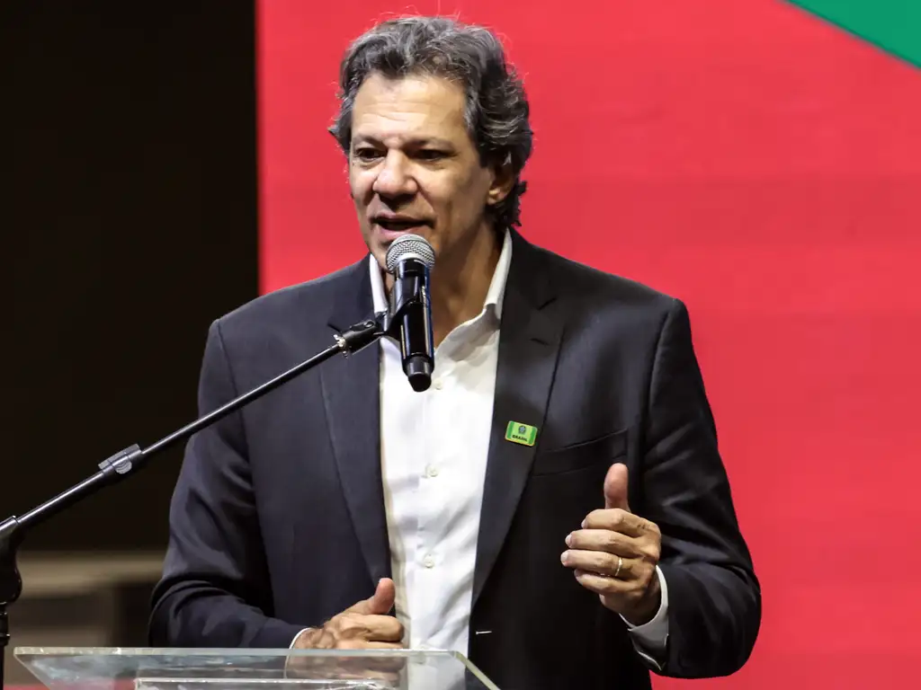 Em evento com Tarcísio, Haddad afirma que Sabesp foi vendida ‘em mesa de amigos’