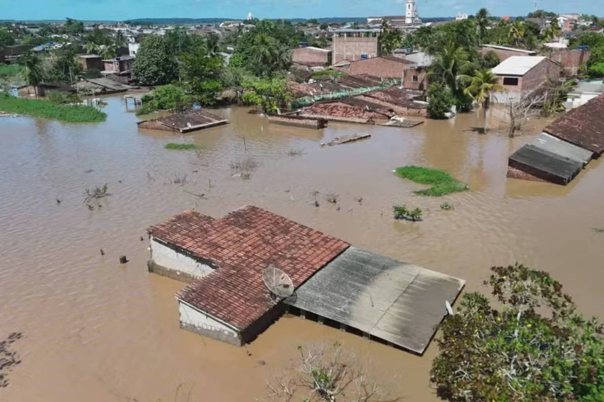 Enchentes deixam mais de 3.000 fora de casa em Pernambuco
