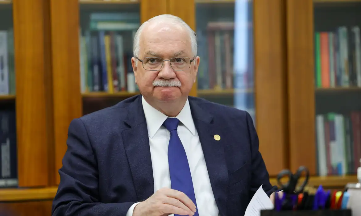 Fachin diz que espera regras do STF para supersalários