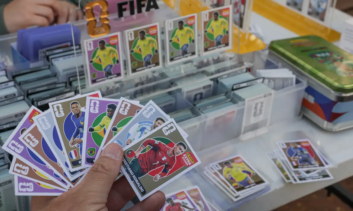 Figurinhas de craques da Copa custam mais de R$ 1.000 na venda avulsa