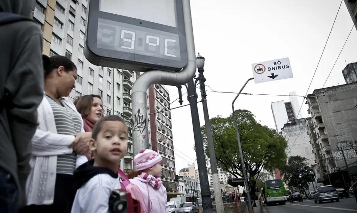 Frente fria avança e provoca chuva forte no Sul e Centro-Oeste nesta sexta-feira
