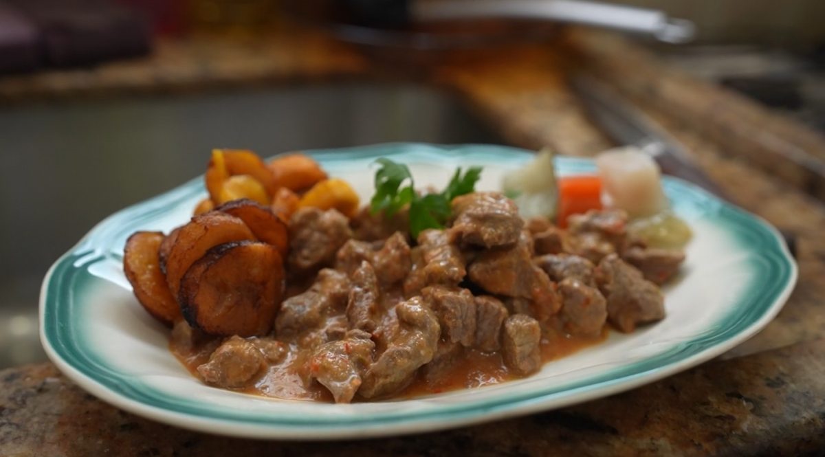 Fritay: chef prepara a famosa comida de rua do Haiti
