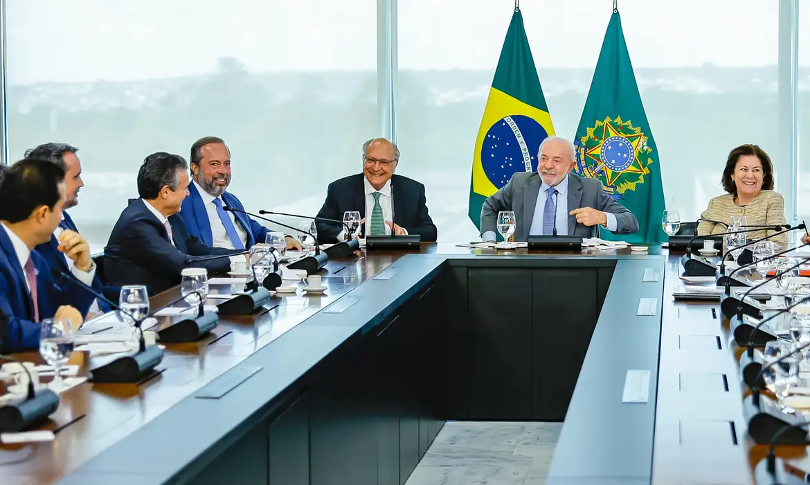 Governo prevê aumento de etanol na gasolina para até 32%