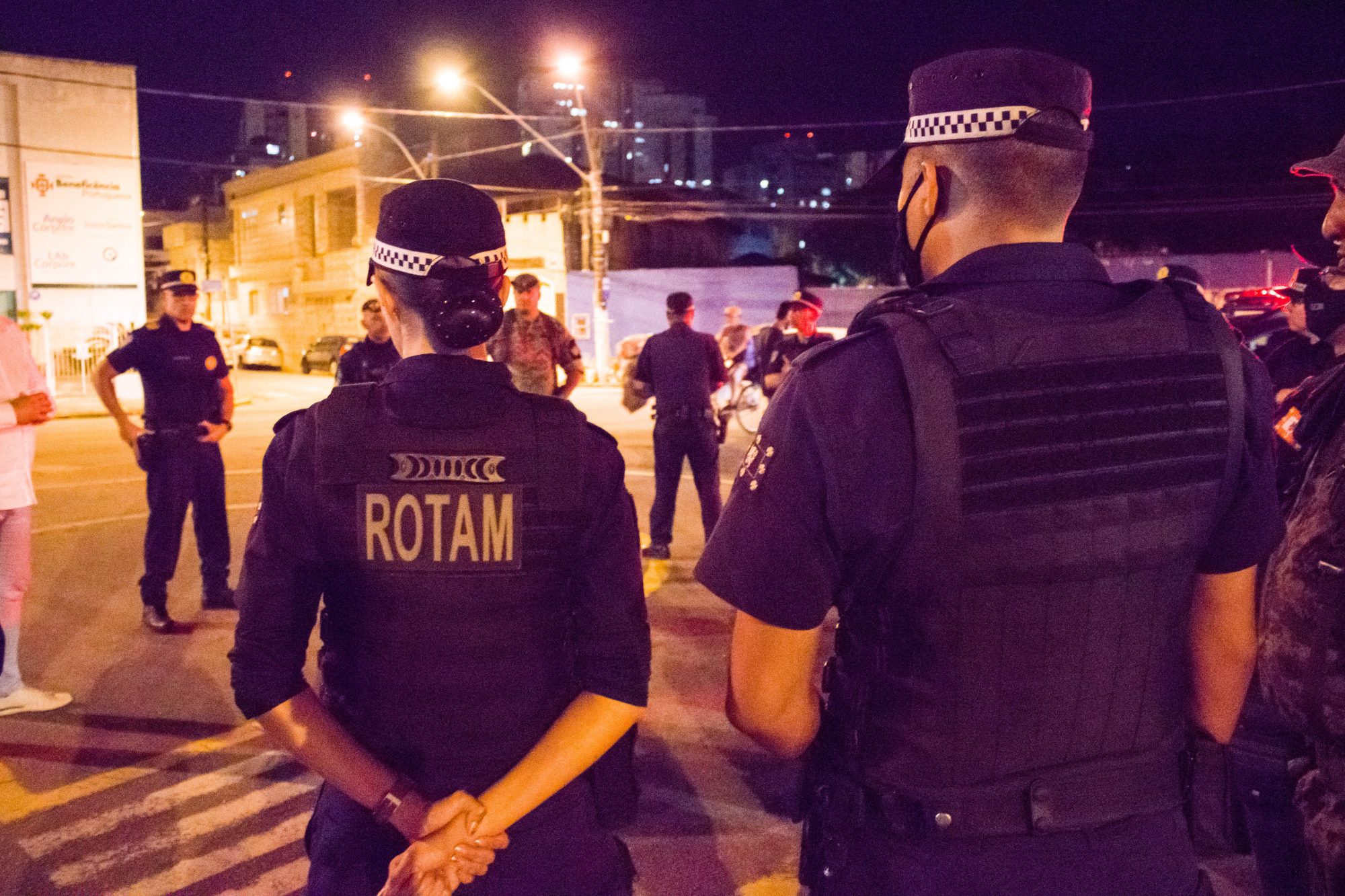 Homem sofre sequestro-relâmpago, é levado para mata e roubado em SP