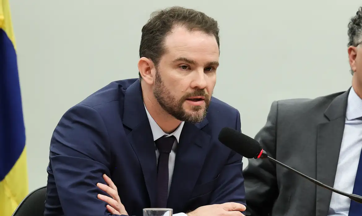 Isenção para igrejas pode ter impacto de até R$ 50 bi e vai onerar até fiéis