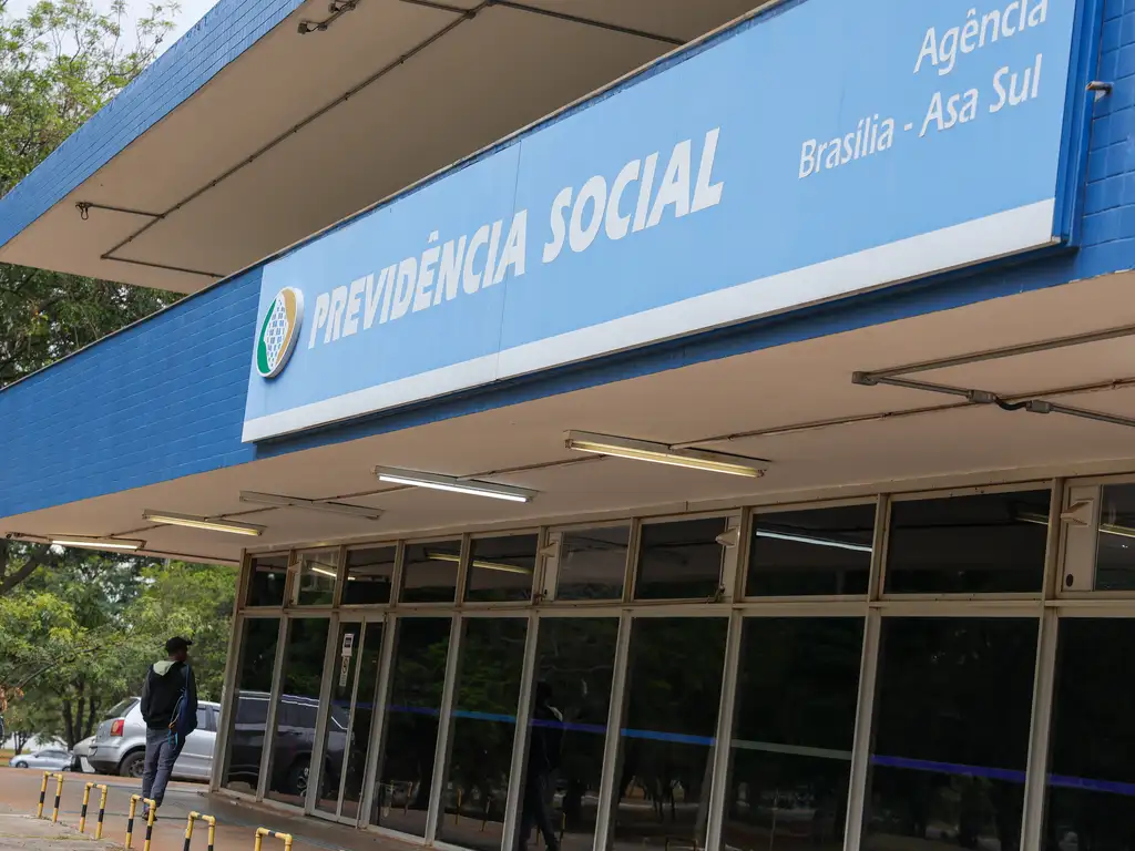 Julgamento no STJ vai decidir sobre atrasados do INSS para aposentado que vai à Justiça