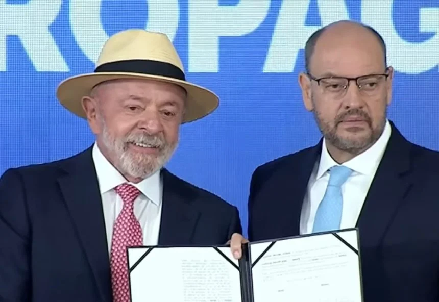 Lula chama governador interino do RJ de interventor, e os dois trocam elogios